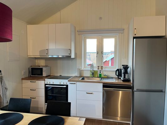 Bild 3 på Stuga i parkmiljö med utsikt över sjö