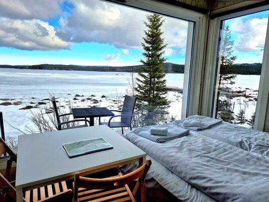 Hyr denna stuga i Lappland på 6 m². 2 sängplatser. Från 2 975 kr per vecka. Se bilder och tillgänglighet här.