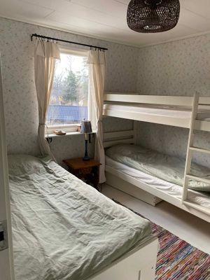Mysig stuga på Vindö med sjöutsikt - Bild 15