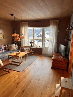Hyr denna stuga i Åre på 61 m². 6 sängplatser. 7 000 - 16 000 kr per vecka. Se bilder och tillgänglighet här.