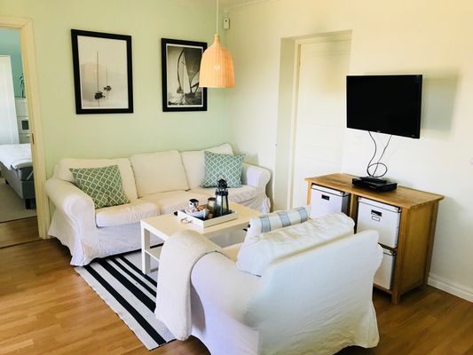 Hyr denna stuga i  på 45 m². 4-5 sängplatser. 5 800 - 9 800 kr per vecka. Se bilder och tillgänglighet här.