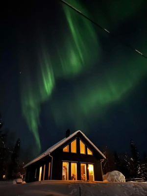 Hyr denna stuga i Jämtland på 120 m². 8 sängplatser. 7 000 - 15 000 kr per vecka. Se bilder och tillgänglighet här.