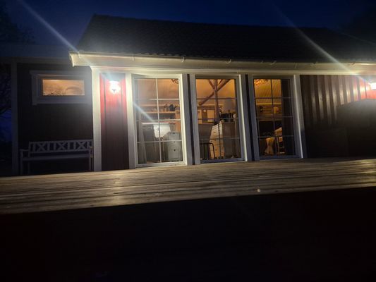 Mysig stuga precis vid sjön - Bild 9