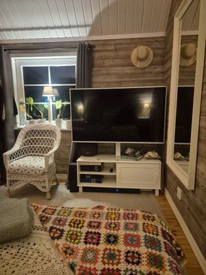 Mysig stuga precis vid sjön - Bild 7