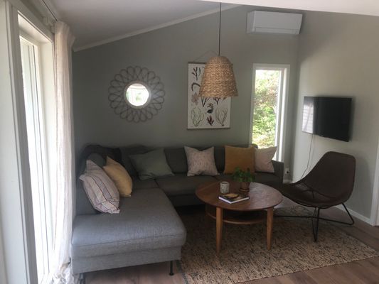 Hyr denna stuga i Tanum på 73 m². 5-9 sängplatser. 13 000 - 17 000 kr per vecka. Se bilder och tillgänglighet här.