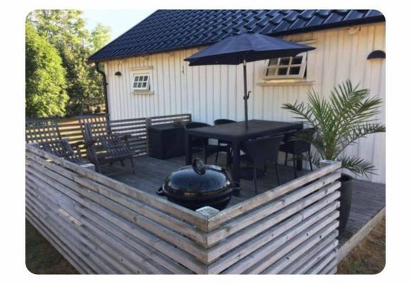 Hyr denna stuga i Björkäng på 50 m². 4 sängplatser. Från 6 800 kr per vecka. Se bilder och tillgänglighet här.