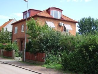 Läcker takvåning i villa, promenad till C