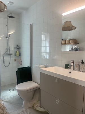 Modernt parhus på mysig villagata - Bild 11