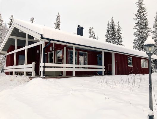 Fin fjällstuga med bastu och kamin