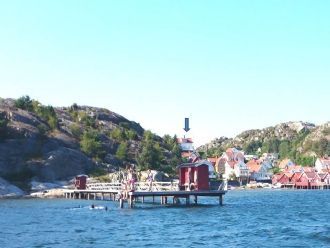 Hyr denna stuga i Skaftö på 110 m². 8-10 sängplatser. 8 000 - 17 000 kr per vecka. Se bilder och tillgänglighet här.