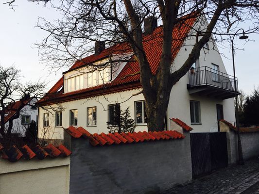 Hyr denna stuga i Visby på 180 m². 9 sängplatser. 19 000 - 35 000 kr per vecka. Se bilder och tillgänglighet här.