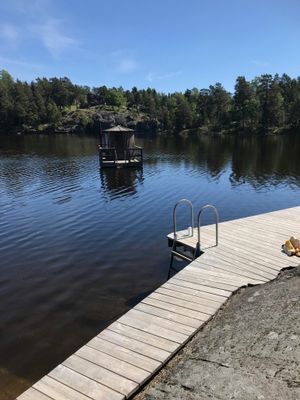 Mysig sommarstuga på Värmdö – sjönära