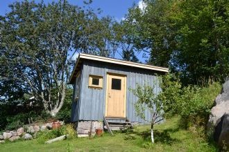 Trivsam vinterbonat hus nära skog och hav - Bild 19
