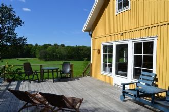 Hyr denna stuga i Hamburgsund på 100 m². 9 sängplatser. 7 500 - 14 500 kr per vecka. Se bilder och tillgänglighet här.
