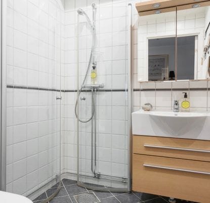 Hyr denna stuga i Göteborg på 140 m². 4-7 sängplatser. 15 000 - 20 000 kr per vecka. Se bilder och tillgänglighet här.