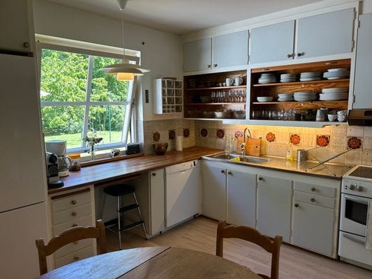 Hyr denna stuga i Kivik på 180 m². 9-10 sängplatser. Pris ej tillgängligt. Se bilder och tillgänglighet här.