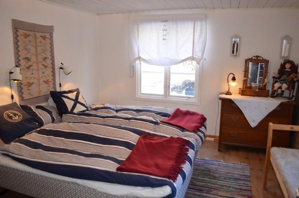 Mysig stuga på Yxlan i Roslagens skärgård - Bild 9