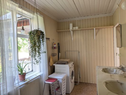 Litet trevligt torp med högt, lugnt & soligt läge - Bild 10