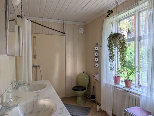 Litet trevligt torp med högt, lugnt & soligt läge - Bild 9