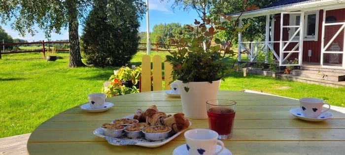 Fika på altanen