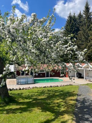 Hus från 1850 med pool och bastu