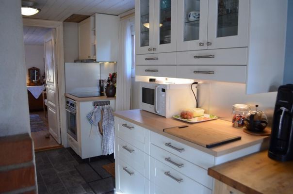 Hyr denna stuga i Yxlan på 60 m². 4-6 sängplatser. Från 7 500 kr per vecka. Se bilder och tillgänglighet här.