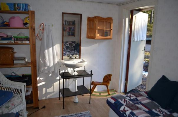 Mysig stuga på Yxlan i Roslagens skärgård - Bild 6