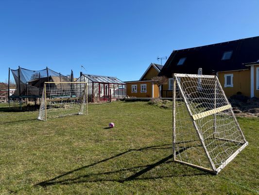 SOLHAGEN - Kullahalvön lantligt nära hav och natur - Bild 9