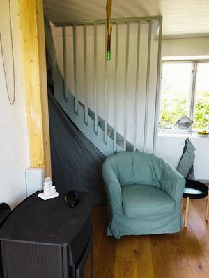 Hyr denna stuga i  på 70 m². 5 sängplatser. 7 000 - 9 000 kr per vecka. Se bilder och tillgänglighet här.