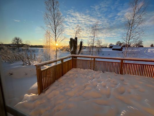 Hyr denna stuga i Järvsö på 70 m². 3-5 sängplatser. 750 - 1 200 kr per dag. Se bilder och tillgänglighet här.