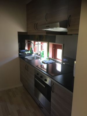 Hyr denna stuga i  på 40 m². 3-5 sängplatser. 7 000 - 9 500 kr per vecka. Se bilder och tillgänglighet här.