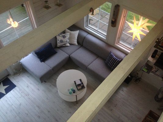 Trivsam vinterbonat hus nära skog och hav - Bild 18