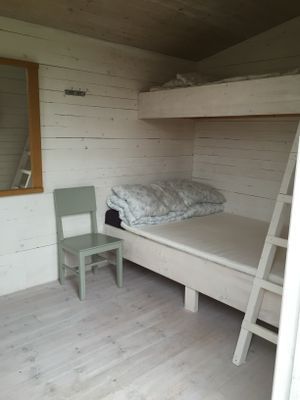 Trivsam vinterbonat hus nära skog och hav - Bild 20