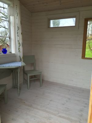 Trivsam vinterbonat hus nära skog och hav - Bild 21