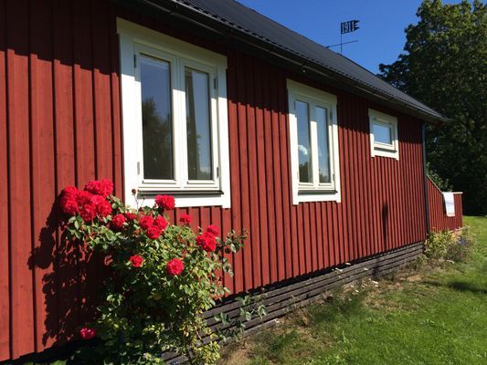 Bild 4 på 25 meter till havet. Diskmaskin. Roddbåt + kanot.