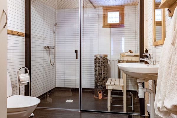 Hyr denna stuga i Tärnaby på 120 m². 5-6 sängplatser. 5 000 - 9 000 kr per vecka. Se bilder och tillgänglighet här.
