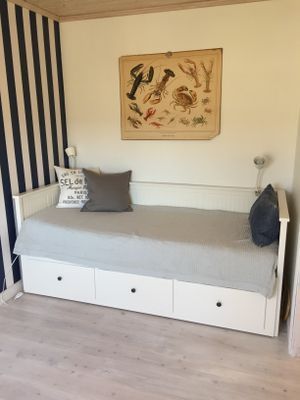 Trivsam vinterbonat hus nära skog och hav - Bild 11