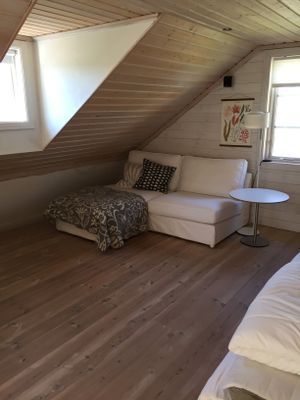 Trivsam vinterbonat hus nära skog och hav - Bild 15