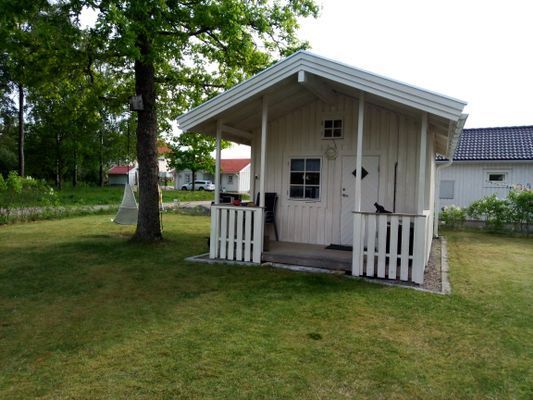 Hyr denna stuga i Grebbestad på 20 m². 2-4 sängplatser. Från 4 500 kr per vecka. Se bilder och tillgänglighet här.