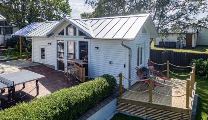 Stort strandnära sommarhus med härlig trädgård - Bild 49