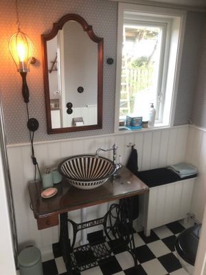 Stort strandnära sommarhus med härlig trädgård - Bild 50