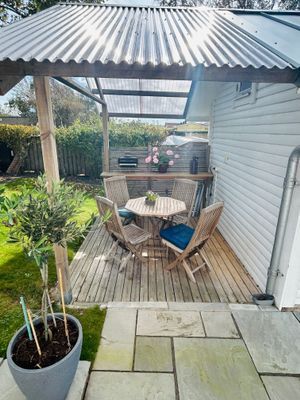 Stort strandnära sommarhus med härlig trädgård - Bild 56