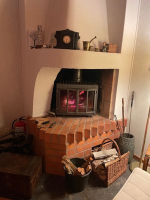 Idylliskt lantställe vid en sjö - Bild 9