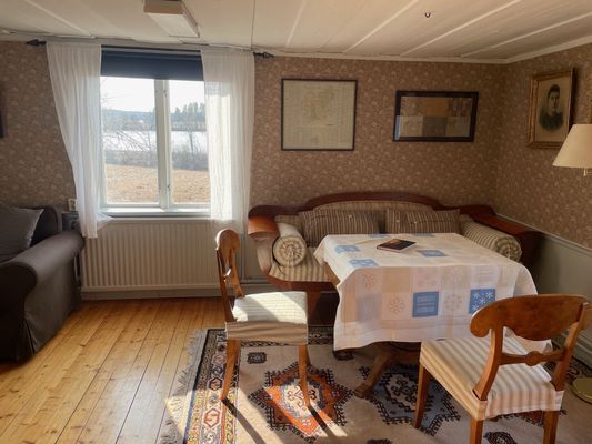 Idylliskt lantställe vid en sjö - Bild 14