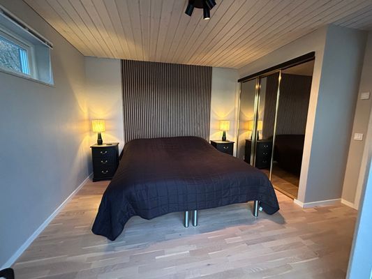 Modern villa med sjötomt och brygga - Bild 17