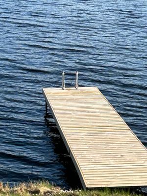 Modern villa med sjötomt och brygga - Bild 25