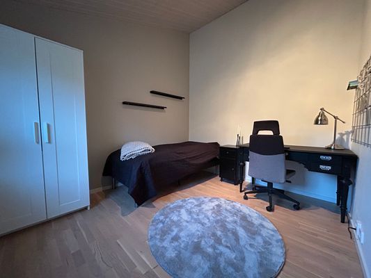 Modern villa med sjötomt och brygga - Bild 20
