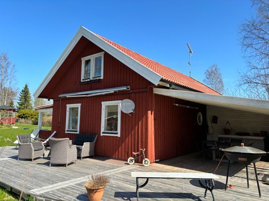 Hyr denna stuga i Gräddö på 65 m². 6 sängplatser. 6 000 - 12 000 kr per vecka. Se bilder och tillgänglighet här.