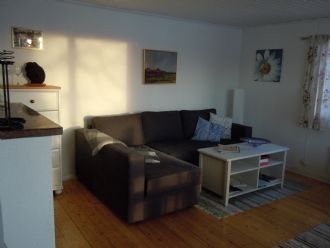 Liten mysig stuga intill Helgasjön