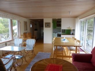 Hyr denna stuga i Lysekil på 80 m². 6-8 sängplatser. 5 200 - 13 000 kr per vecka. Se bilder och tillgänglighet här.